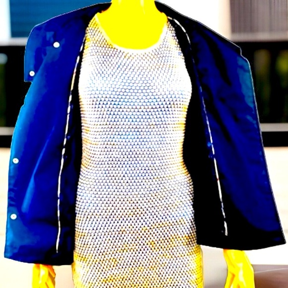 Authentic Burberry NYLE Poncho - Picture 2 of 8